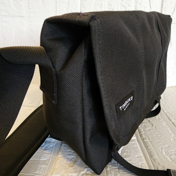 Small Timbuk2 Black Messenger Bag - Picture 3 of 11